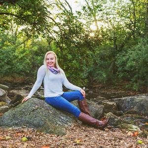 Meet your Posher, Caitlin